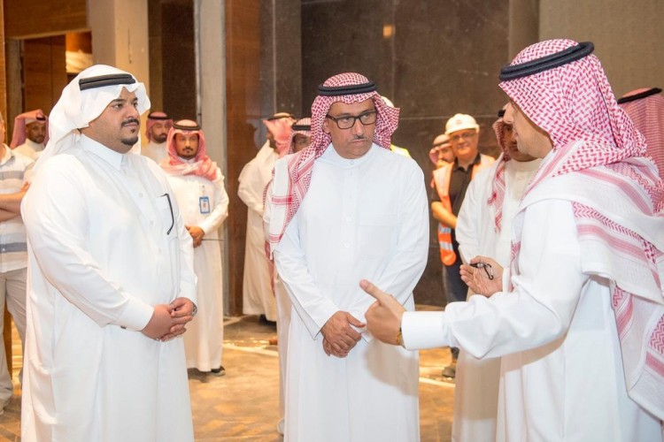 أمير منطقة الرياض بالنيابة يتفقد أوقاف جامعة الملك سعود