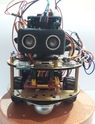 طالبات ابتدائية في تبوك يبرمجن “روبوتاً ناطقاً”.. ومدير التعليم يشيد بهن