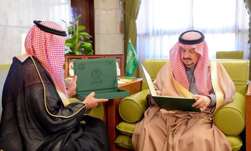 أمير منطقة الرياض يستقبل مدير الإدارة العامة للمجاهدين بالمنطقة