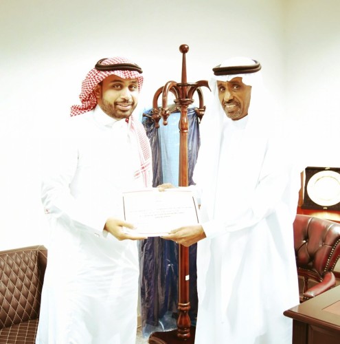 رئيس لجنة (( تراحم )) جازان يكرم فريق لجنة الخدمة الاجتماعية بالغرفة التجارية