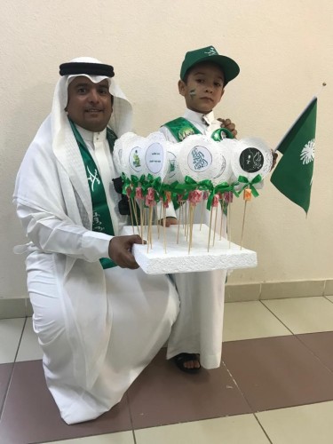 إبتدائيةخالد بن الوليد بجازان تكرم ابن الشهيد علي المحاسن في احتفائها باليوم الوطني(88)