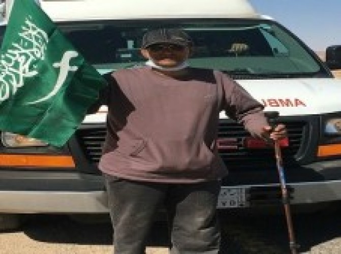 فنان سعودي يقطع مسافة 750 كم مشياً على الاقدام