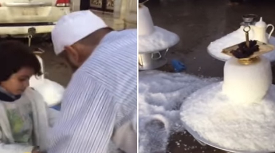 شاهد: أهالي “دومة الجندل” يحتفلون بتساقط زخات البرد بطريقة مبتكرة!