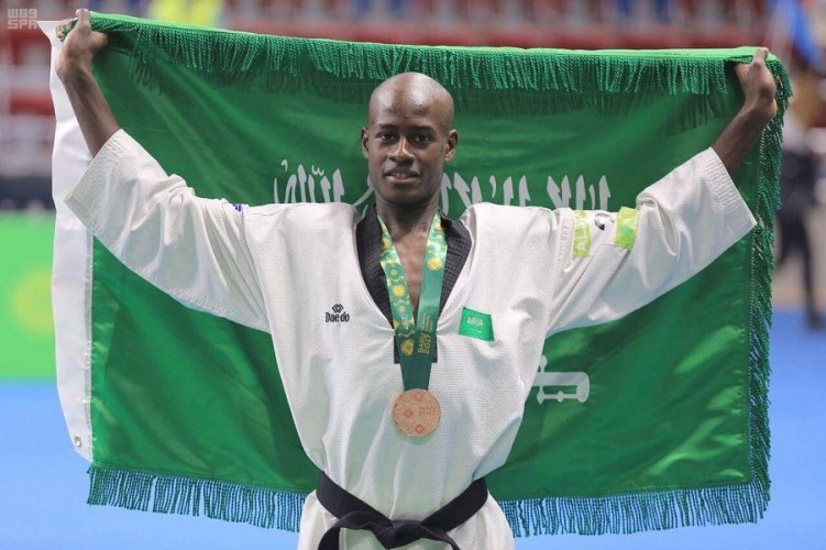 المبروك يبلغ دور ال٣٢ والعسيري يدخل العراك