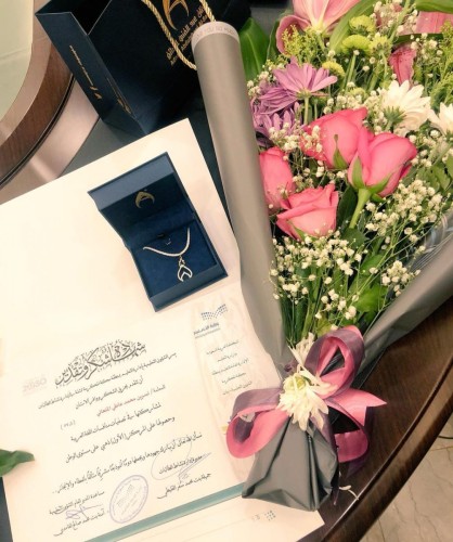 تعليم مكة يكرم الطالبتين دانا المصري ونسوين المتعاني لحصولهما على المركز الأول في تصفيات منافسات اختبار أولمبياد اللغة العربية