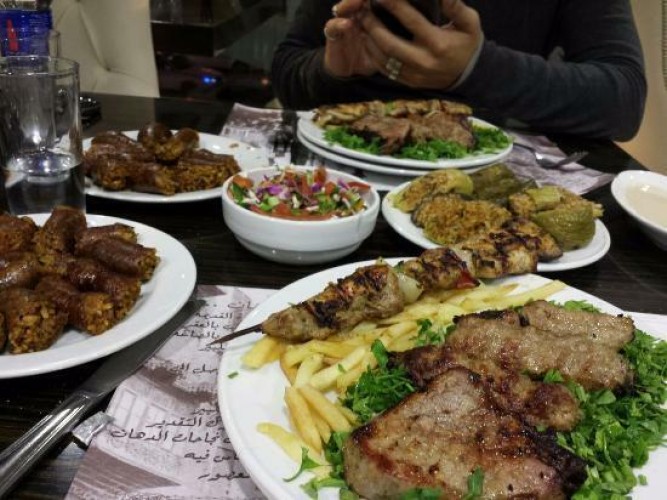 مورّد أغذية يكشف حقائق صادمة عن الأطعمة واللحوم الموجودة في الأسواق والمطاعم