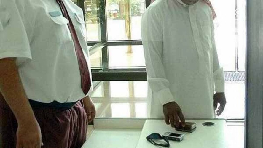 كاتب يطالب بزيادة رواتب «حراس الأمن».. ويوجه نداءً لوزارة العمل