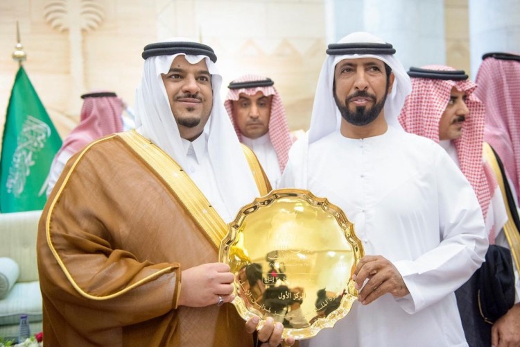 نائب أمير الرياض يكرم الفائزين في مهرجان الملك عبدالعزيز للإبل في نسخته الثالثة