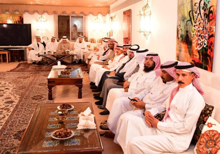 جراح مخ وأعصاب يحذر من أوزان الحقائب المدرسية واستخدام الاجهزة الذكية على العمود الفقري والرقبة