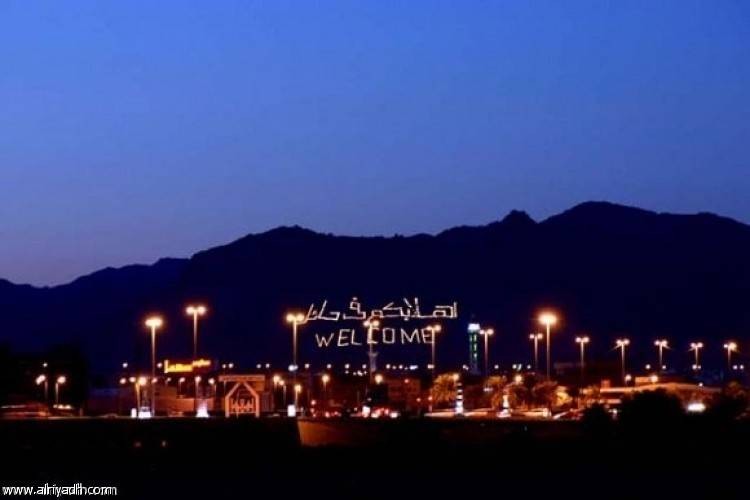 ملاك الرحمة “سارة المقوعي” تنقذ حياة مصابي حادث مروري بحائل