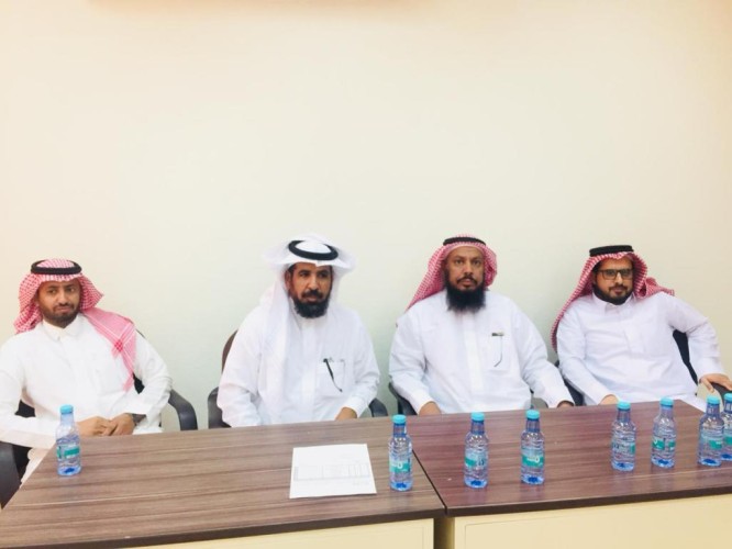 مدير مكتب التعليم بالحائط يعقد اجتماعا بقادة المدارس