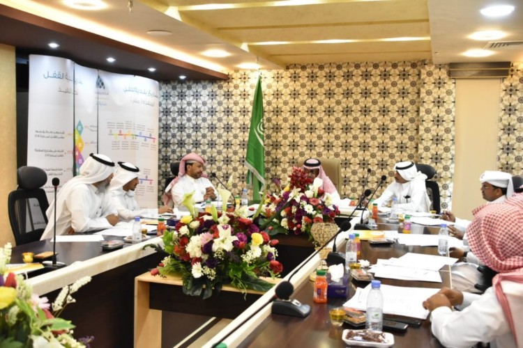 بلدي القفل يناقش مشاريع المركز ويلتقي مدير المياه ويستمع لاحتياج الأهالي