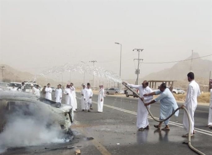 شهود أعيان يكشفون هوية مُنقذ إحدى السيدتين في حادث سير “القنفذة” المروع