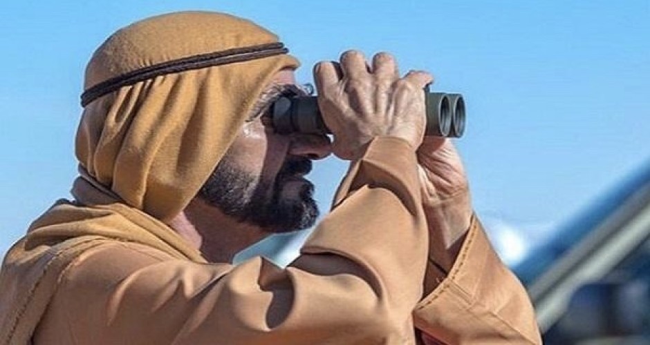 شاهد بالصور .. الشيخ “محمد بن راشد” و “فزاع” خلال رحلة صيد في دولة عربية !