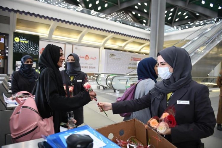 بالصور.. قطار الحرمين ينقل أول مجموعة حجاج من المدينة إلى مكة