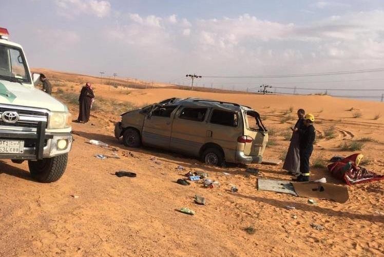 انقلاب حافلة على طريق حائل « جبة »