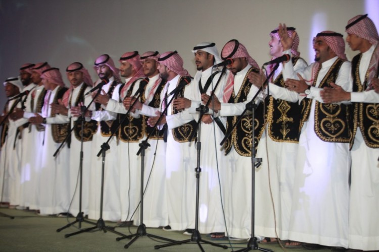 بالصور..موروث شعبي (الدحة) من رقصة للحرب لفرحة العيد بمهرجان عيدكم شمالي