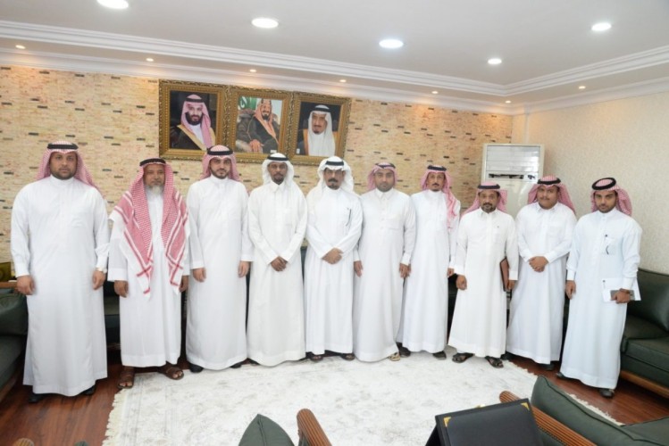 وفد من مشايخ وأعيان محافظة الحرث في زيارة لفرع إدارة المياه و كتابة العدل بجازان