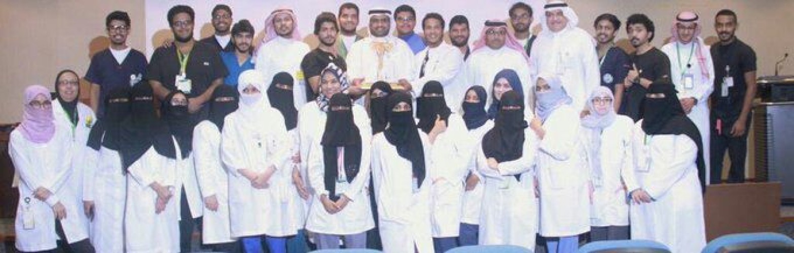 كلية التمريض بأم القرى تتنزع درع التميز والابداع لأسبوع الخدمات النور بجدارة