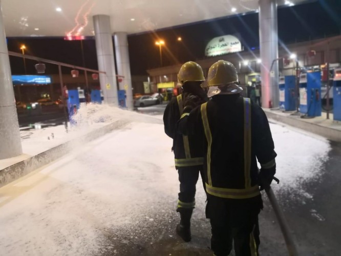 بالصور.. اندلاع حريق بمحطة وقود في المدينة المنورة