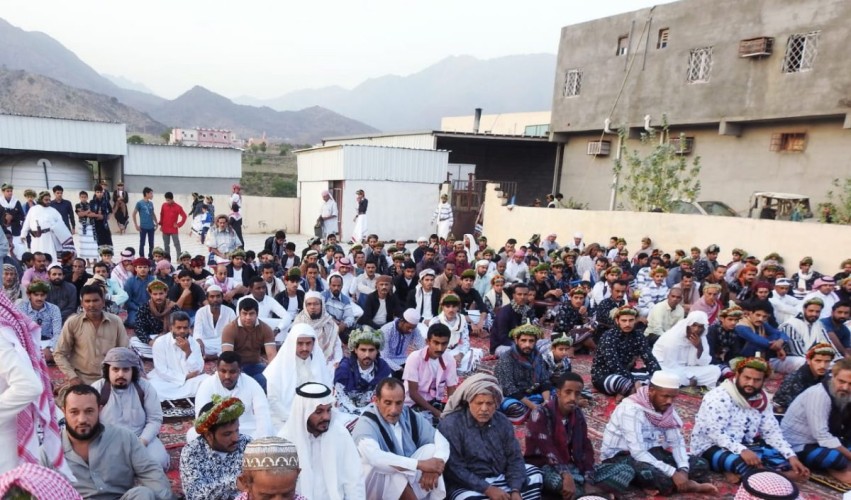 رئيس مركز عمود يتقدم المصلين في صلاة عيد المبارك 1440هـ