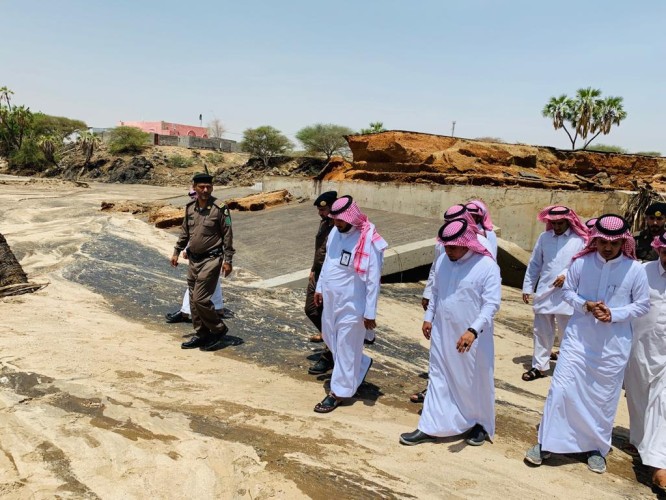 محافظ الدرب يتفقد طريق جندلة