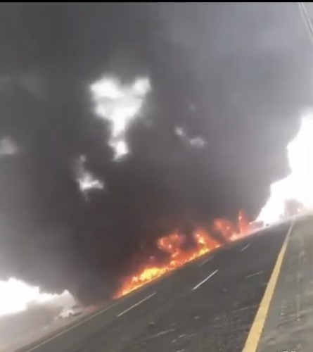 بالفيديو ..النيران تلتهم نقالة وقود طريق ” جدة – جازان “