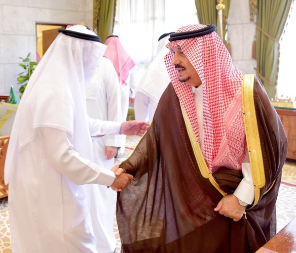 الأمير فيصل بن بندر يستقبل منسوبي الإمارة المهنئين بشهر رمضان