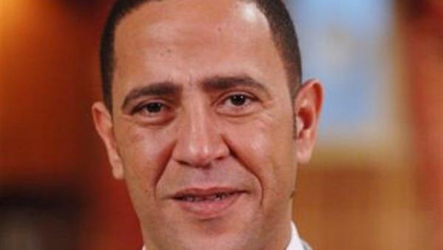 الفنان اشرف عبدالباقي يحتفل باليوم العالمي للتطوع مع مؤسسة الهلال الاحمر المصري بالقرية الفرعونية