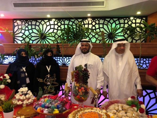 بالصور..تكريم حجاج مصر بالهدايا والتمور في حفل بهيج