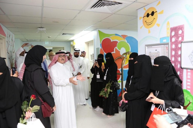 جمعية السرطان تعايد مرضى تخصصي