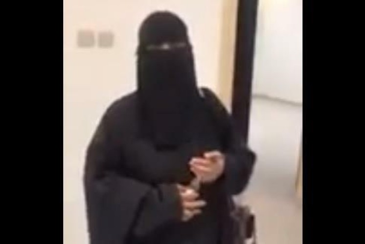 بالفيديو.. مواطنة تعبّر عن فرحتها بتسلم منزل من وزارة الإسكان