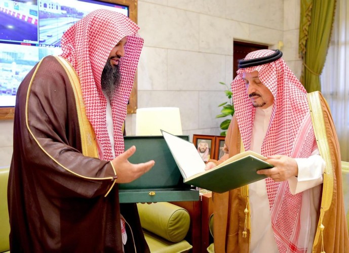 أمير منطقة الرياض يستقبل منسوبي فرع هيئة الأمر بالمعروف بمنطقة الرياض