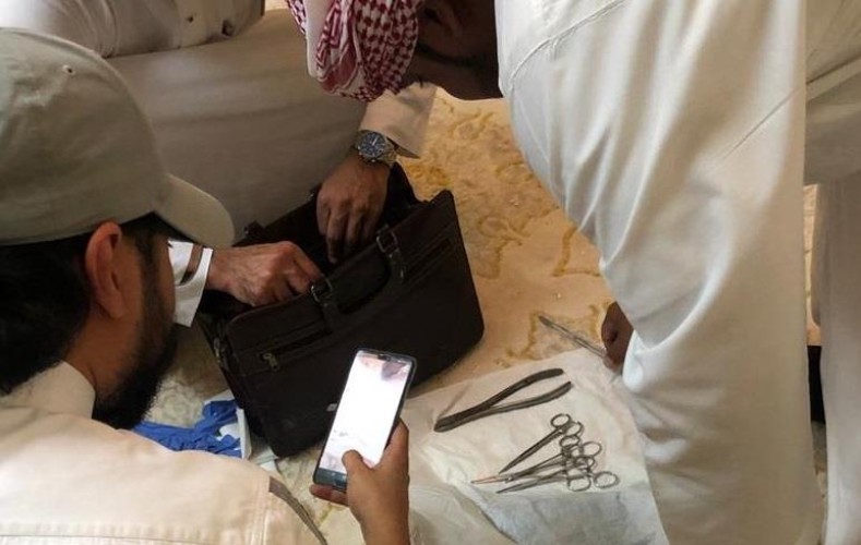 ضبط شخص انتحل صفة طبيب شعبي ومارس “الختان” بطريقة مخالفة في مكة