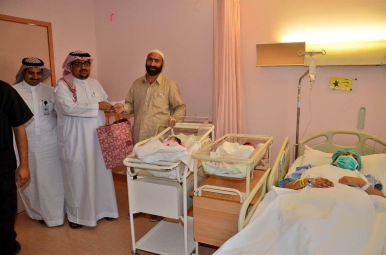 بعد عقم استمر 9 سنوات.. حاجة باكستانية تضع توأمين بالمدينة المنورة