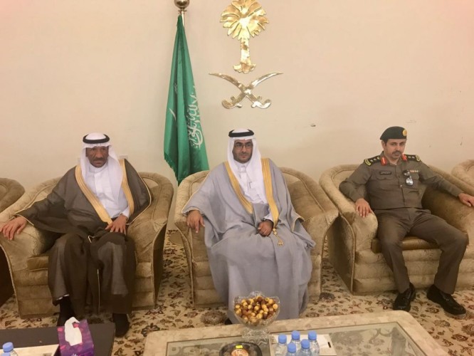 محافظ العلا الأستاذ فيصل المطيري يؤدي صلاة العيد مع أهالي المحافظة ويستقبل المهنئين بالعيد