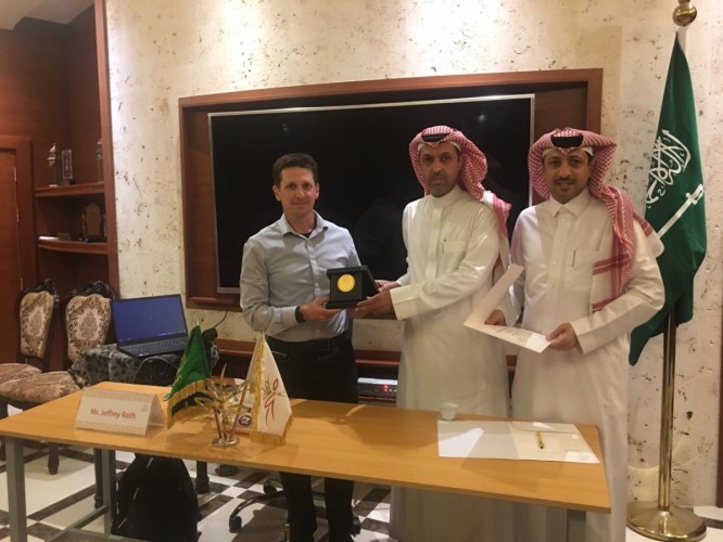 المخرج الأمريكي جيفري يعرض تجربته في صناعة الأفلام بثقافة وفنون جدة