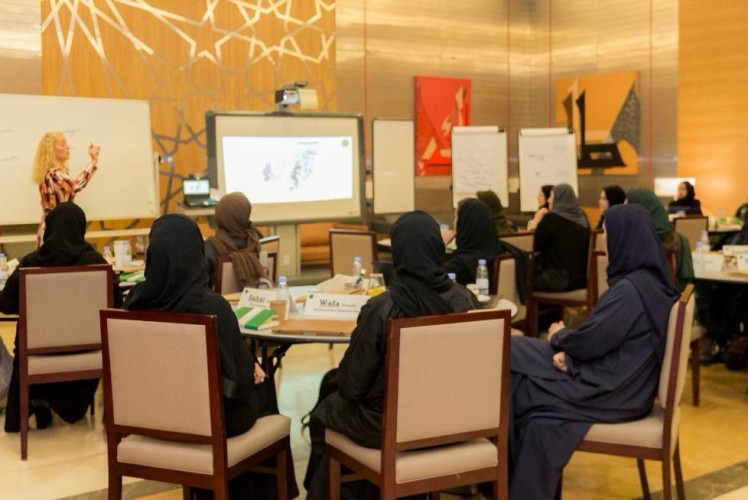 وزارة العمل والتنمية الاجتماعية تخرج 120 متدربة من الملتحقات بمبادرة التدريب والتوجيه القيادي للكوادر النسائية عبر شراكة مع معهد إنسياد العالمي