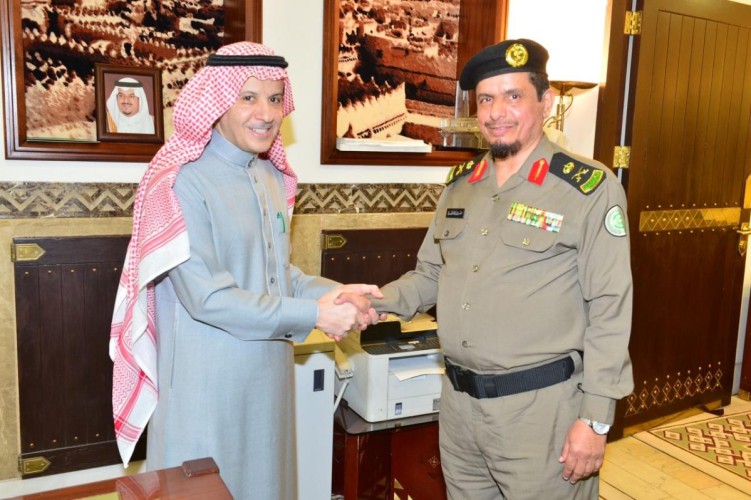 معالي المشرف العام على مكتب أمير الرياض يستقبل مدير مكافحة المخدرات بالمنطقة