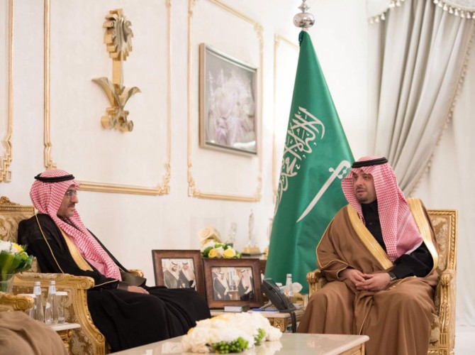 أمير منطقة الحدود الشمالية يستقبل رئيس هيئة الهلال الأحمر السعودي