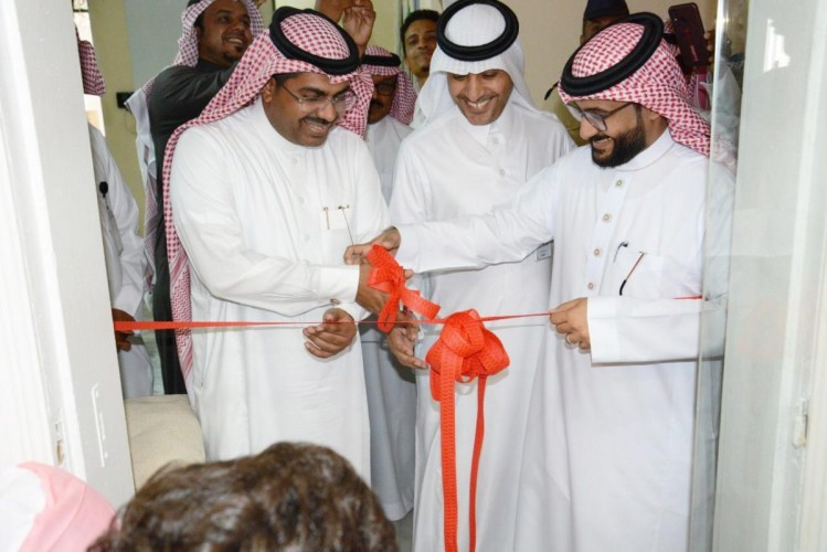 مدير صحة جازان يدشن عيادة الموظفين بمقر المديرية