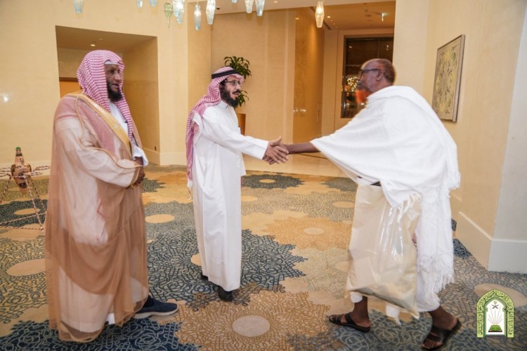 وسط حفاوة وترحيب ضيوف برنامج خادم الحرمين يصلوا مكة المكرمة