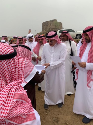 أمير منطقة جازان يلتقي مشايخ وأهالي محافظة هروب بمركز منجد