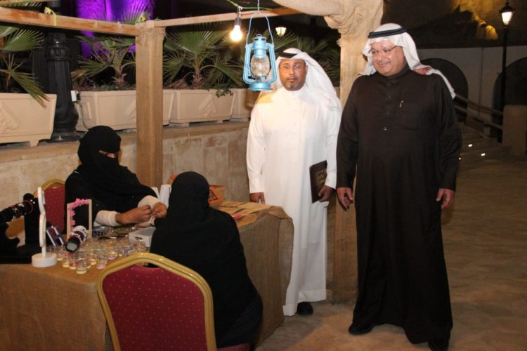 توقيع شراكة مجتمعية بين جمعية الفضول الخيرية وشركة الأحساء السياحة