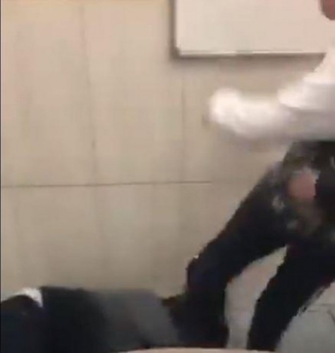 فصل طالب ابتدائي.. اعتدى بوحشية على زميله في مدرسة بالرياض