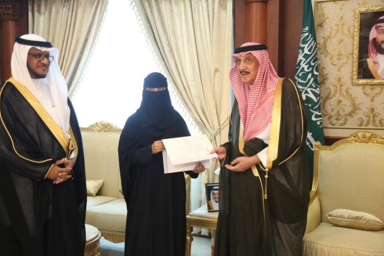 أمير منطقة جازان يستقبل مدير تعليم صبيا والفائزين بجوائز التميز