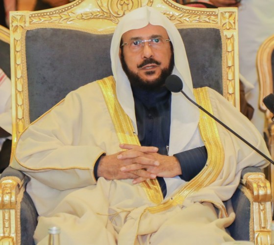 خلال زيارته للمشاركين في مسابقة الملك سلمان المحلية الـ ٢١