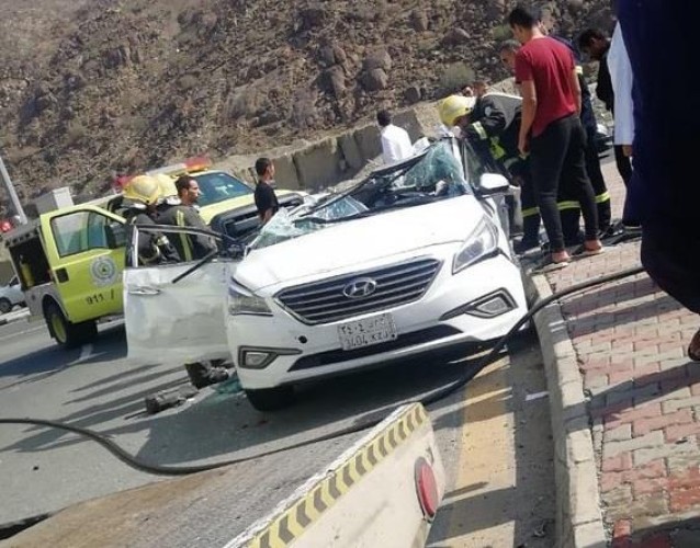 نجاة امرأة تقود سيارتها بعد تعرضها لحـادث مـروّع على طريق الشرائع بمكة المكرمة