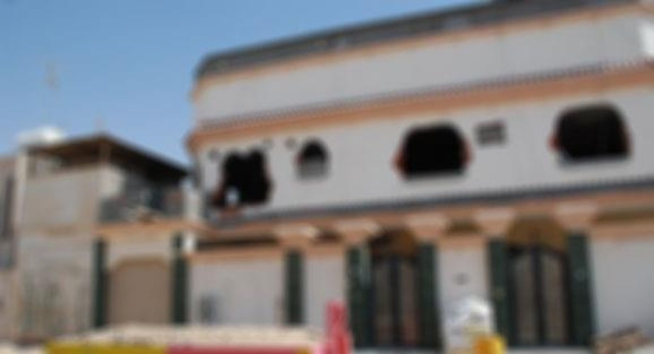 صاحب منزل “المليونين” مصدوم ويروي تجربته: خلال عام أصبح المنزل غير صالح للسكن