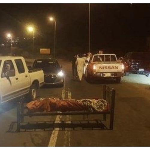 شرطة عسير تكشف تفاصيل حول العثور على جثـة ملفوفة في بطانية على سرير وسط الطريق